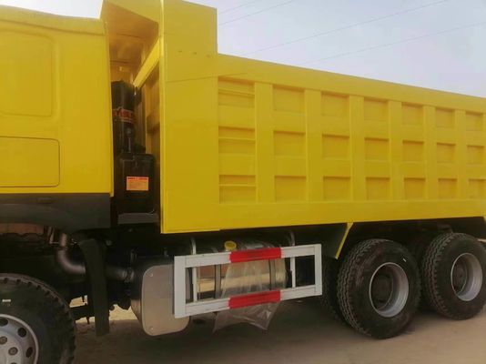 Σχεδιασμός ακτινοειδών ελαστικών Sinotruck HOWO 6*4 Κίτρινο φορτηγό με χειροκίνητο κιβώτιο ταχυτήτων