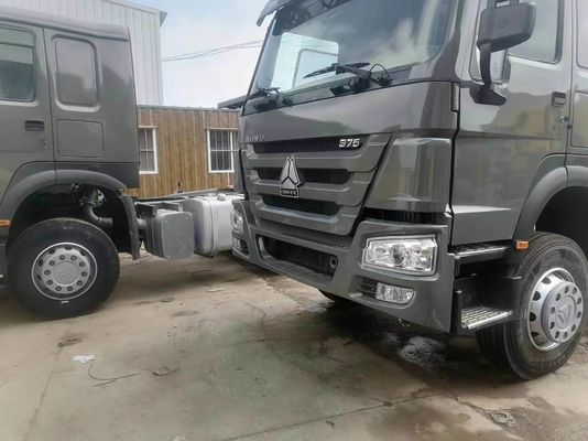 Χειροκίνητο κιβώτιο μεταφοράς Γκρίζο Sinotruk βαρύ φορτηγό 6 * 4 ελκυστήρα φορτηγό Σχεδιασμός ελαστικών χωρίς σωλήνες