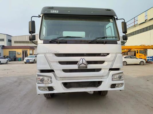 Δικαίωμα οδήγησης Sinotruk Ελκυστήρας 6*4 Λευκό χρώμα 6800*2496*2950mm Καθίσματα ≤5