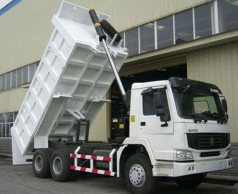 Χειροκίνητο κιβώτιο Sinotruck HOWO 40 τόνων 6X4 10 τροχών φορτηγό απορριμμάτων για την απόδοση