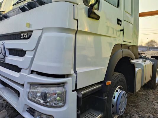 Τελευταία κατηγορία HOWO 6X4 Τρακτέρ 12r22.5 με 351-450hp και ≤5 καθίσματα
