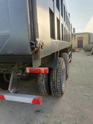 Εμπορικό οχήμα Sinotruck HOWO 6*4 Καμιόνι σκουπιδιών Χρησιμοποιημένο φορτηγό 10 ελαστικά Γκρι χρώμα