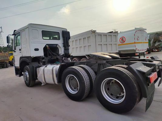 Δικαίωμα οδήγησης λευκό Sinotruk HOWO 6×4 ελκυστήρα φορτηγό για το ορυχείο καθίσματα και απόδοση