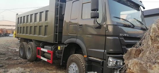 Σχεδιασμός ακτίνων ελαστικών Sinotruk HOWO 6*4 φορτηγό απορρίψεων για βαριά μεταφορά και ≤5 θέσεις