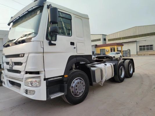 Σινότρικ HOWO 6*4 Τρακτέρ με λευκή δεξιά κίνηση και χωρητικότητα 4-6L