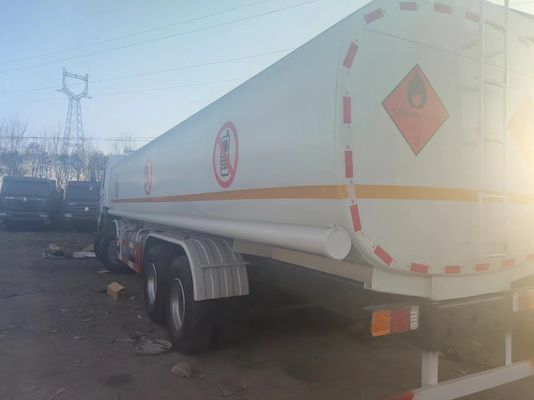 HOWO 8*4 Φορτηγό δεξαμενής καυσίμου με και 1 έτος υπηρεσίας μετά την πώληση
