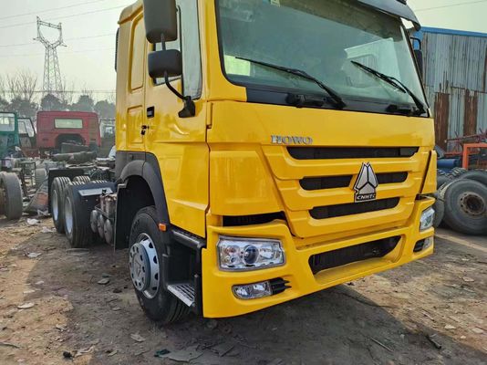 Σχεδιασμός ελαστικών χωρίς σωλήνες Sinotruk 6*4 Τρακτικό φορτηγό Κίτρινο Sinotruk Head Truck