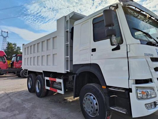 Λευκό φορτηγό απορριμμάτων HOWO 6*4 με χωρητικότητα κινητήρα 4-6L και απαιτήσεις του πελάτη