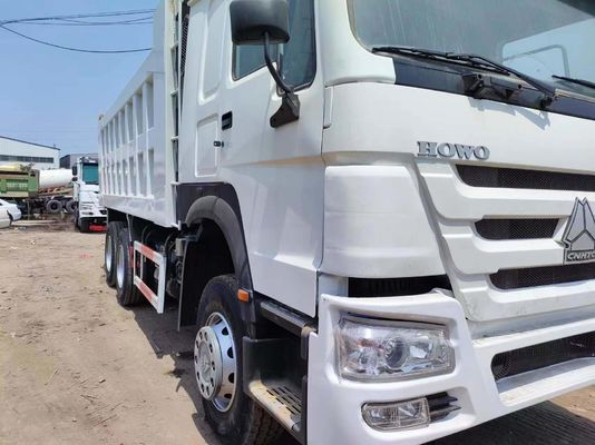 Λευκό φορτηγό απορριμμάτων HOWO 6*4 με χωρητικότητα κινητήρα 4-6L και απαιτήσεις του πελάτη