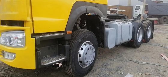 Μεγάλη Ιπποδύναμη Sinotruk HOWO Τρακτέρ Μεγέθος 6800*2496*2950mm