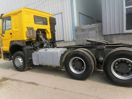 Μεγάλη Ιπποδύναμη Sinotruk HOWO Τρακτέρ Μεγέθος 6800*2496*2950mm