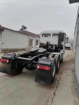 6*4 Sinotruk HOWO Τρακτικό φορτηγό Ιπποδύναμη 351-450hp Πυροσβεστική ελαστικών ECE