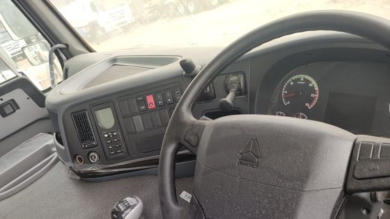 6-8L χειροκίνητο κιβώτιο ταχυτήτων Sinotruk HOWO 6*4 Τρακτέρ φορτηγό για τη μεταφορά βαρέων φορτίων