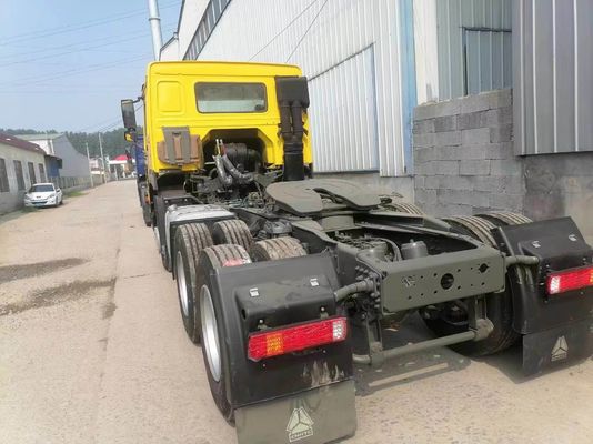 Τρακτικό φορτηγό Sinotruk 6 * 4 Κίτρινο χρώμα που χρησιμοποιείται από 6-8L χωρητικότητα κινητήρα