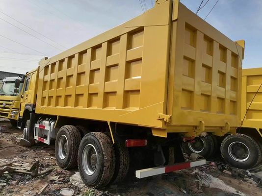 Σχεδιασμός ακτινοειδών ελαστικών Sinotruck HOWO 6*4 Κίτρινο φορτηγό με χειροκίνητο κιβώτιο ταχυτήτων