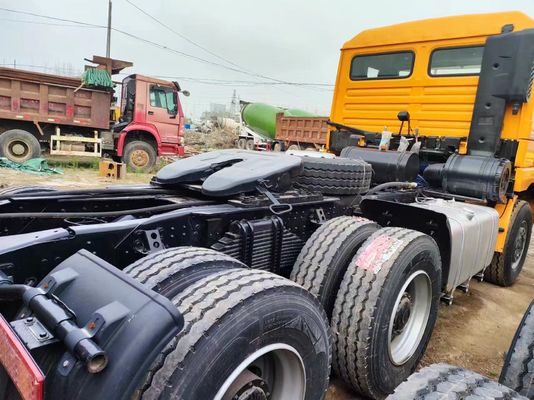 Τρακτικό φορτηγό Shacman 6X4 με σχεδιασμό ακτινοβολικών ελαστικών και 50 τόνων φορτίου χρησιμοποιημένα τρακτέρ φορτηγών