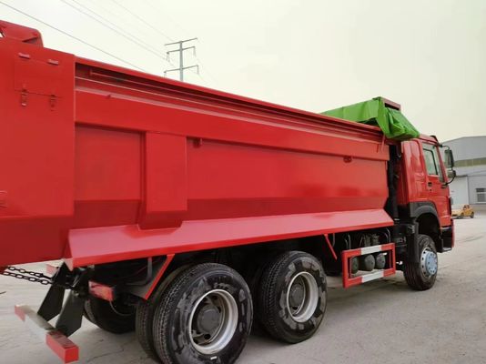 6-8L χωρητικότητα κινητήρα Χρησιμοποιούμενο HOWO φορτηγό 12 ελαστικών φορτηγά 6X4 σε κόκκινο